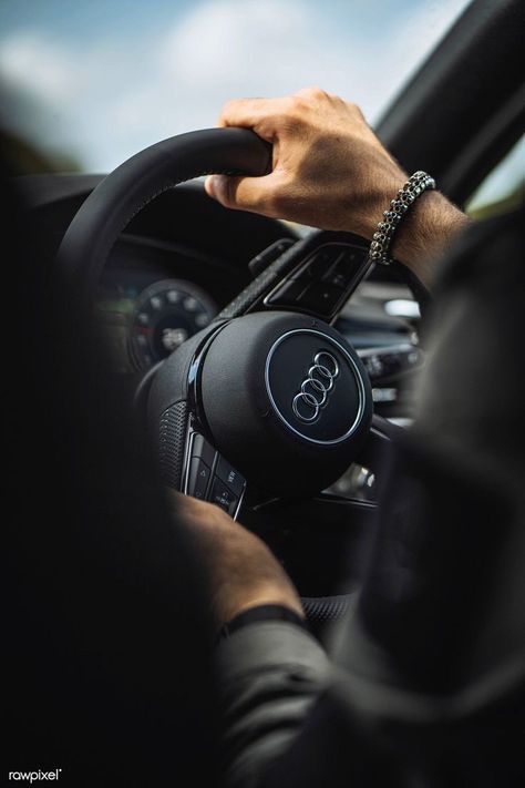 Автомобиль в сервисе: как не потерять мобильность и комфорт — решения с LeoCars