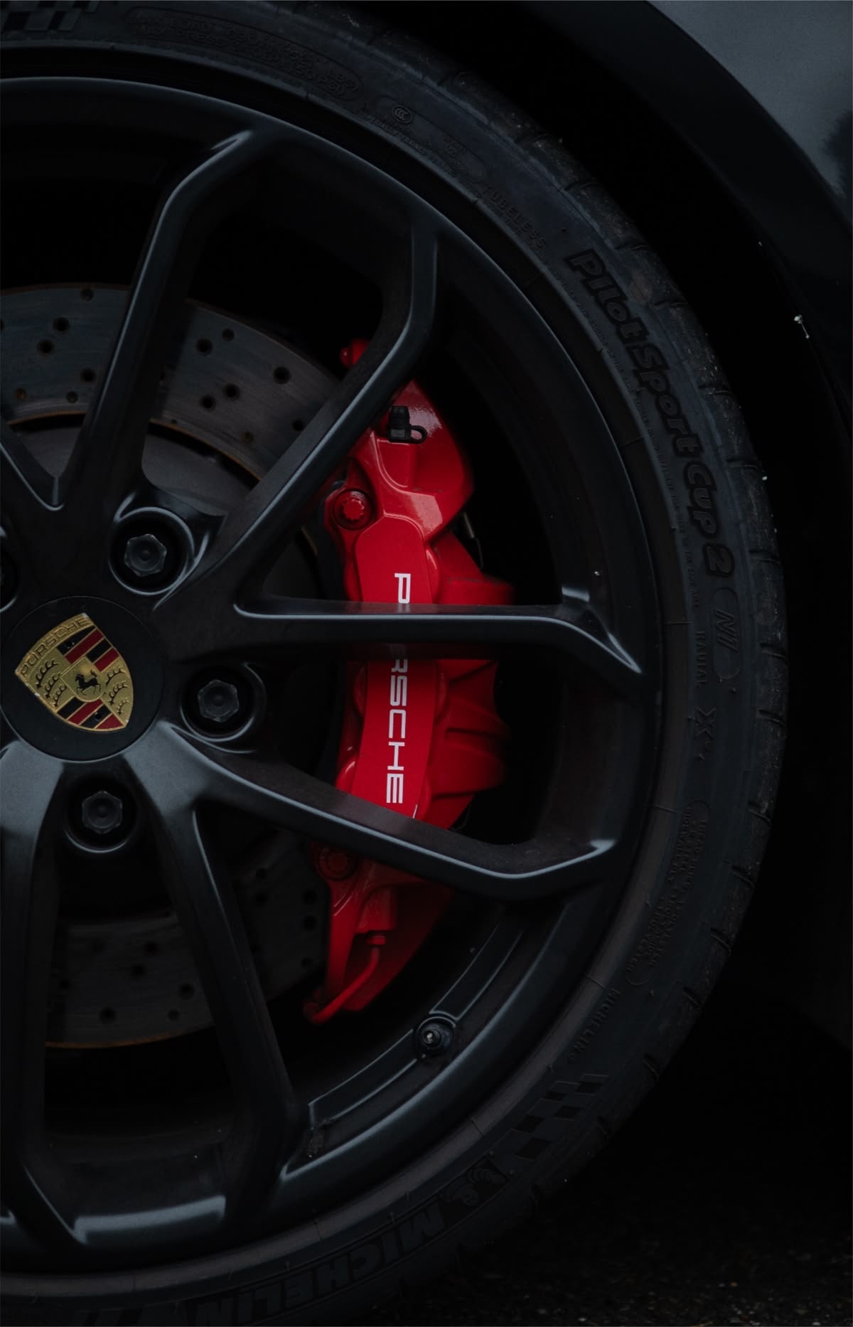Какой стаж нужен для аренды автомобиля в LEOCARS